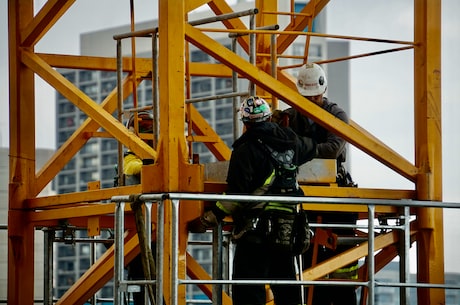 【门式脚手架】为您介绍门式脚手架的搭建及安全使用