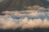 火山：从地球内部喷涌而出的美丽与破坏